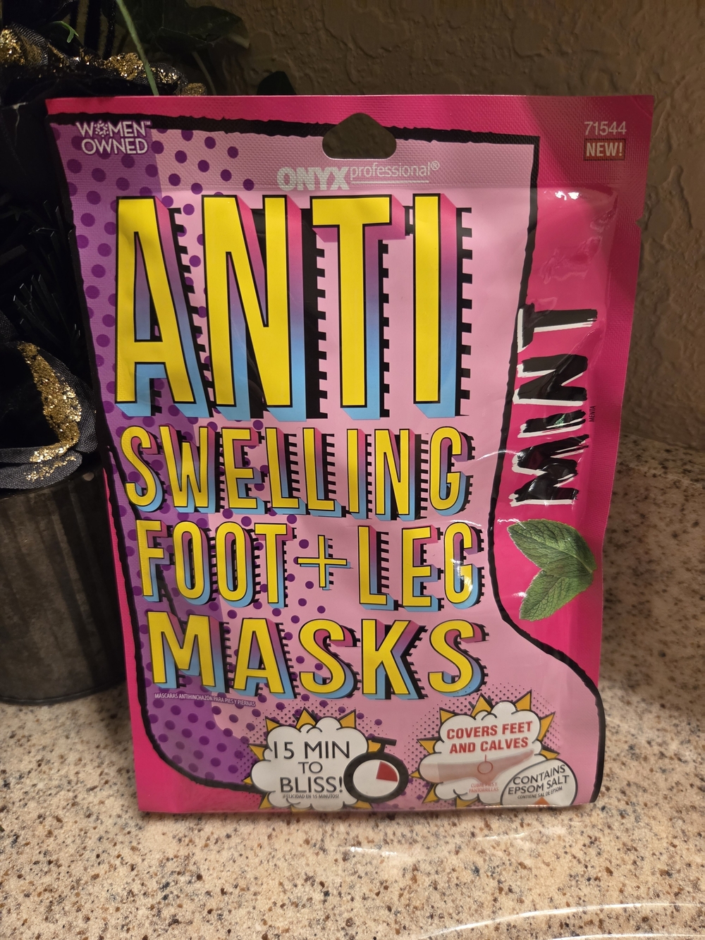 Onyx Anti Swelling Foot + Leg Masks — Bright Pink Packaging